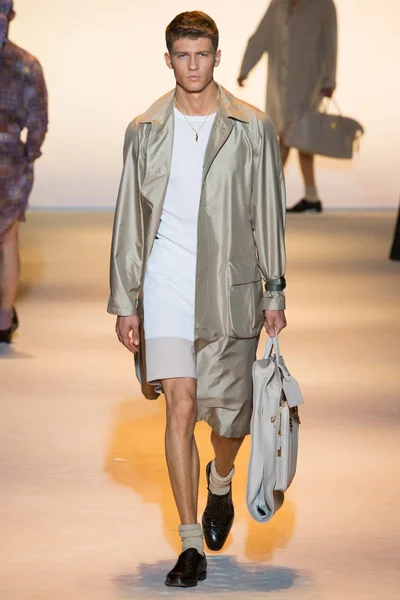 Look 15